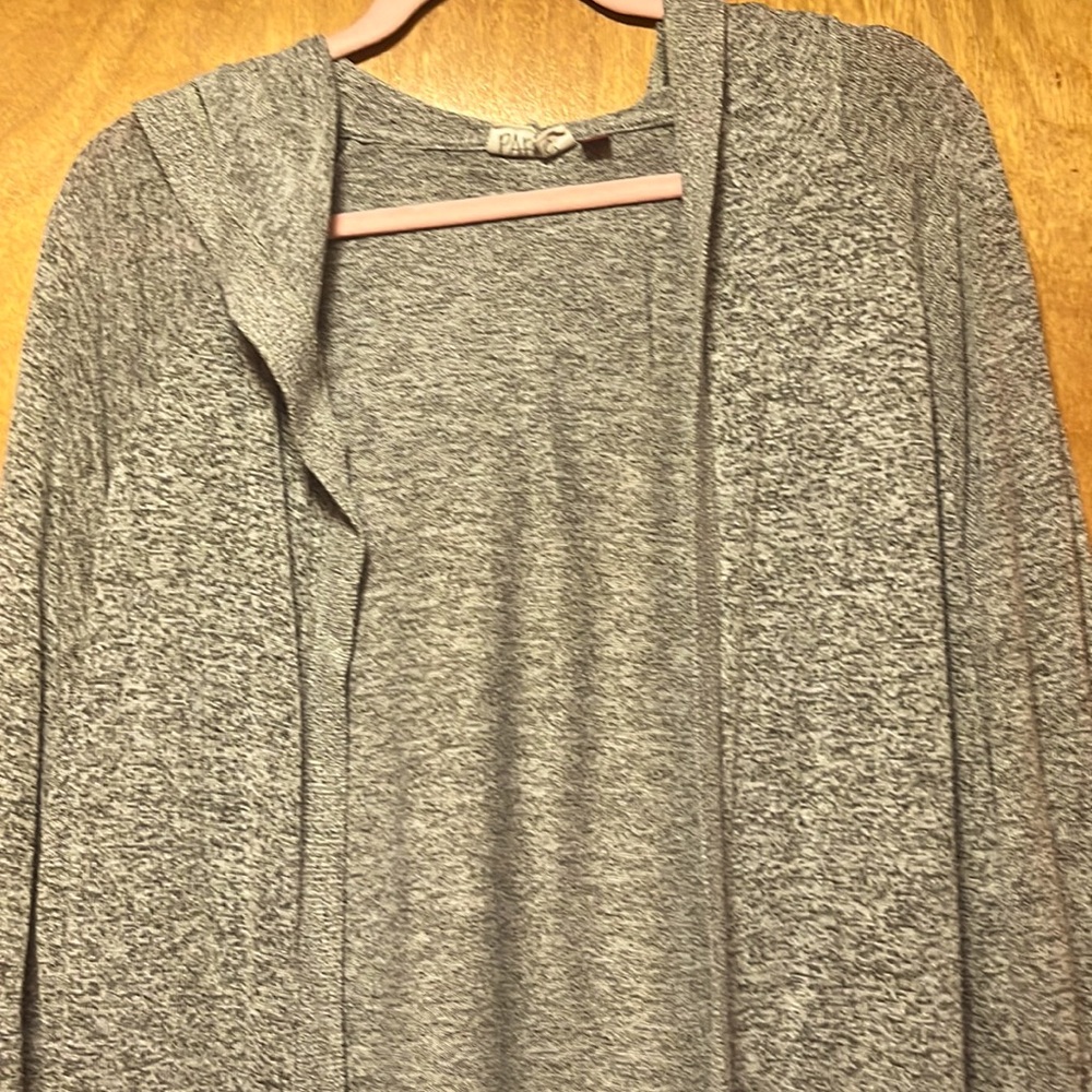 Long, lightweight, sweater, with hood and pockets and hood